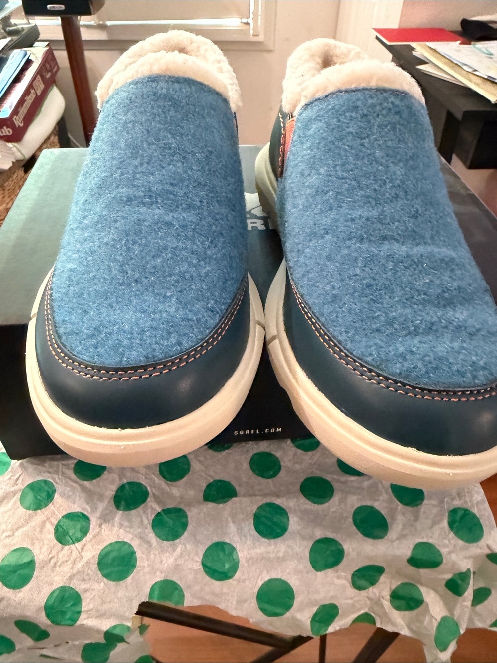SOREL Mackenzie Snow Slip Ons size 6 (37)